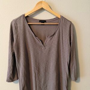 Willi Smith Women's Taupe Long Sleeve V-Neck Top